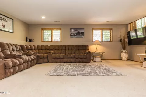902 St Thomas Trl NW, Mandan, ND 58554 photo 25
