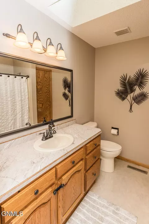 902 St Thomas Trl NW, Mandan, ND 58554 photo 15