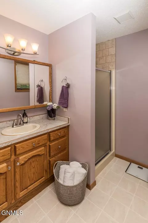 902 St Thomas Trl NW, Mandan, ND 58554 photo 21