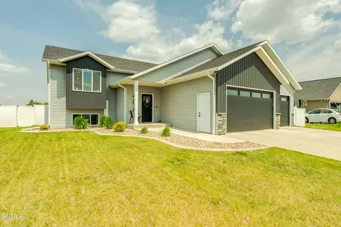 Exterior - 406 Cobblestone Loop SW, Mandan, ND 58554 photo 14 of 14