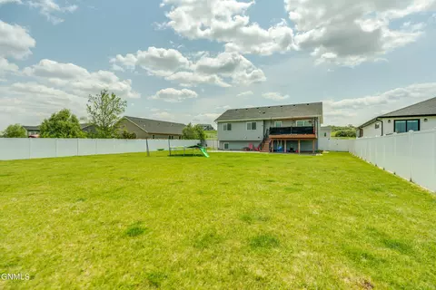 Exterior - 406 Cobblestone Loop SW, Mandan, ND 58554 photo 6 of 14