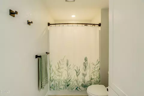 Bath - 406 Cobblestone Loop SW, Mandan, ND 58554 photo 10 of 13