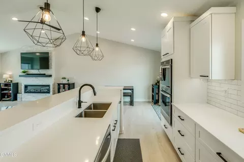 Kitchen - 406 Cobblestone Loop SW, Mandan, ND 58554 photo 6 of 12
