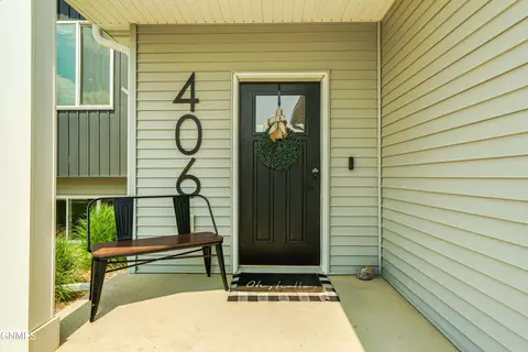 Exterior - 406 Cobblestone Loop SW, Mandan, ND 58554 photo 11 of 14