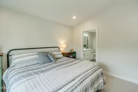 Bedroom - 406 Cobblestone Loop SW, Mandan, ND 58554 photo 3 of 7