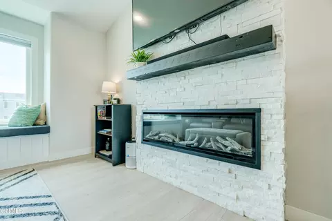 Living - 406 Cobblestone Loop SW, Mandan, ND 58554 photo 3 of 3