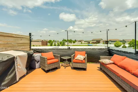 Exterior - 406 Cobblestone Loop SW, Mandan, ND 58554 photo 3 of 14
