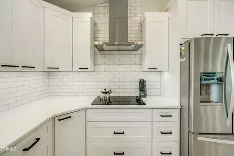 Kitchen - 406 Cobblestone Loop SW, Mandan, ND 58554 photo 11 of 12