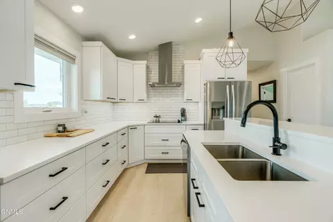 Kitchen - 406 Cobblestone Loop SW, Mandan, ND 58554 photo 10 of 12