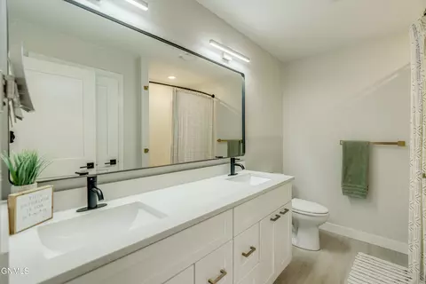 Bath - 406 Cobblestone Loop SW, Mandan, ND 58554 photo 1 of 13