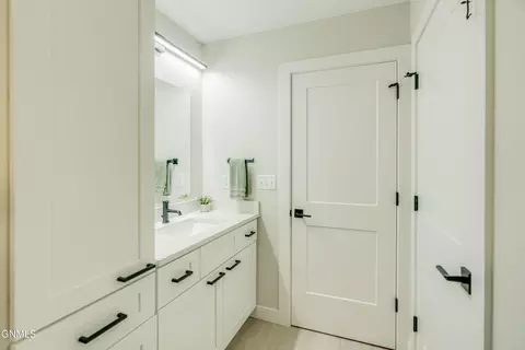 Bath - 406 Cobblestone Loop SW, Mandan, ND 58554 photo 11 of 13