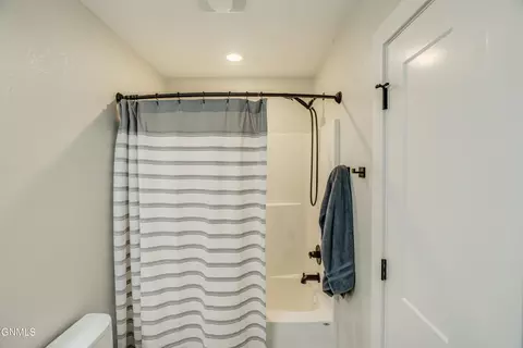 Bath - 406 Cobblestone Loop SW, Mandan, ND 58554 photo 7 of 13