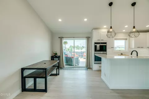 Dining - 406 Cobblestone Loop SW, Mandan, ND 58554 photo 1 of 2