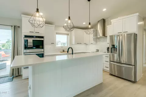 Kitchen - 406 Cobblestone Loop SW, Mandan, ND 58554 photo 3 of 12