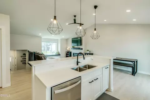 Kitchen - 406 Cobblestone Loop SW, Mandan, ND 58554 photo 8 of 12
