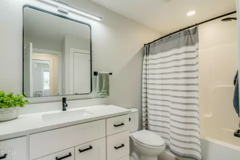 Bath - 406 Cobblestone Loop SW, Mandan, ND 58554 photo 6 of 13