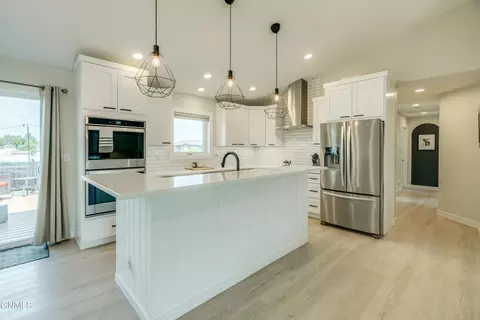 Kitchen - 406 Cobblestone Loop SW, Mandan, ND 58554 photo 2 of 12