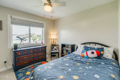 Bedroom - 406 Cobblestone Loop SW, Mandan, ND 58554 photo 4 of 7