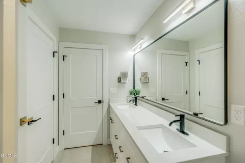 Bath - 406 Cobblestone Loop SW, Mandan, ND 58554 photo 4 of 13