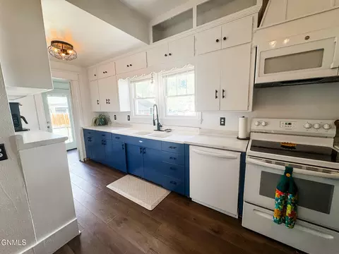 Kitchen - 719 1st Ave W, Williston, ND 58801 photo 3 of 4