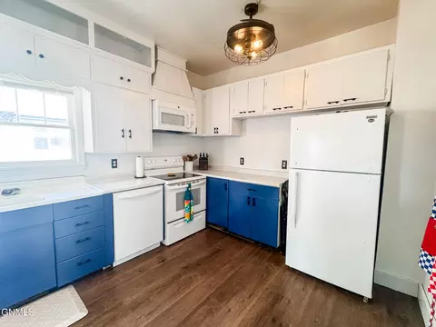 Kitchen - 719 1st Ave W, Williston, ND 58801 photo 2 of 4