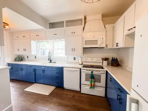 Kitchen - 719 1st Ave W, Williston, ND 58801 photo 1 of 4
