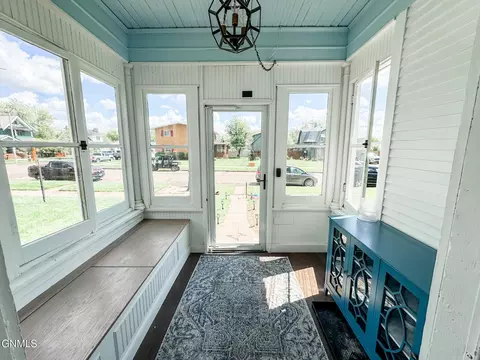 Exterior - 719 1st Ave W, Williston, ND 58801 photo 3 of 5