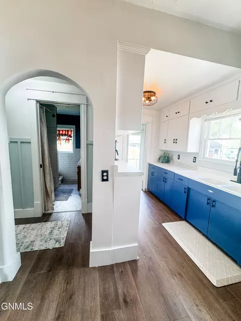 Entry Way - 719 1st Ave W, Williston, ND 58801 photo 2 of 5