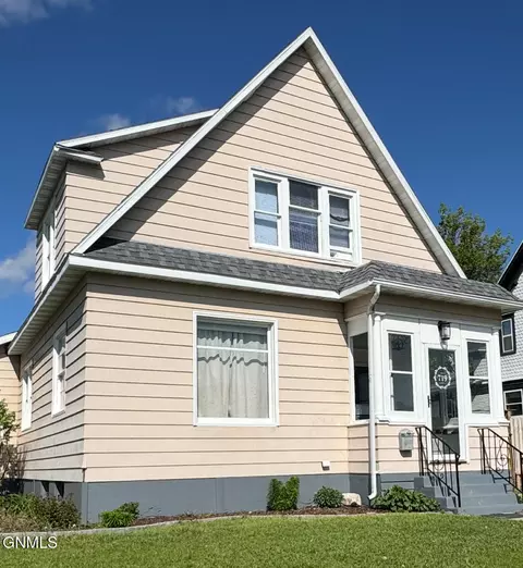 Exterior - 719 1st Ave W, Williston, ND 58801 photo 5 of 5