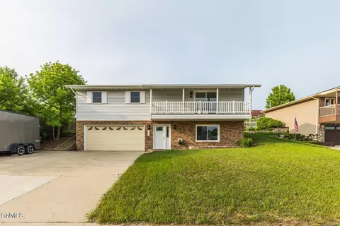 506 6th Ave NE, Mandan, ND 58554