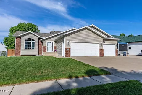 3026 Wisconsin Dr, Bismarck, ND 58503