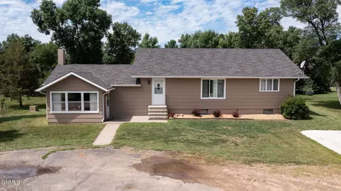 5485 Nordic Pl, Bismarck, ND 58503