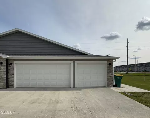 103 Kenner Loop, Bismarck, ND 58504