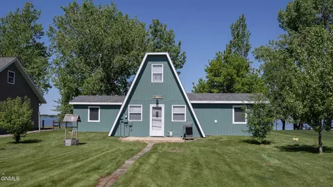 993 Lakeview St, Dawson, ND 58428