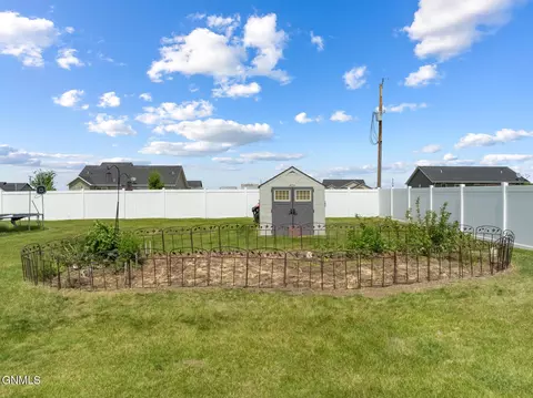 13351 River Meadow St, Williston, ND 58801 photo 16