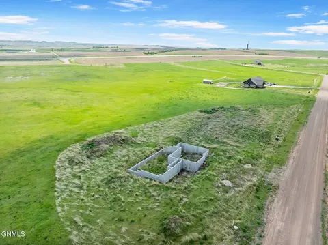 12824 Prairie Ln, Watford City, ND 58854