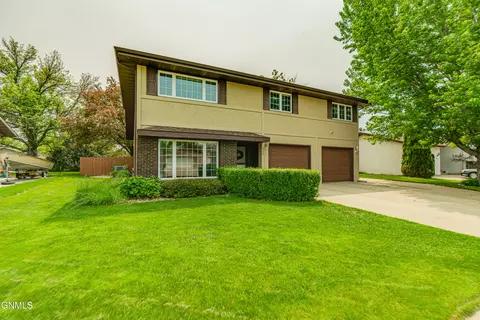 325 Weatherby Way, Bismarck, ND 58503
