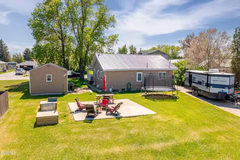Exterior - 716 5th St SE, Sidney, MT 59270 photo 7 of 9