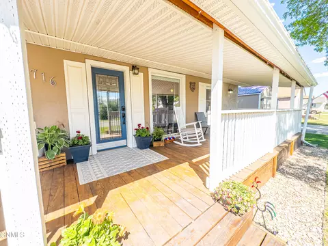 Exterior - 716 5th St SE, Sidney, MT 59270 photo 3 of 9