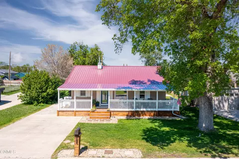 716 5th St SE, Sidney, MT 59270