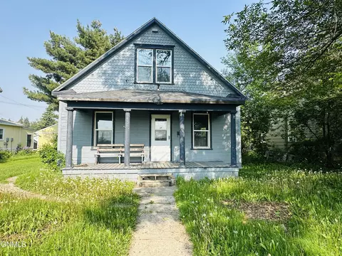 312 4th Ave NE, Jamestown, ND 58401