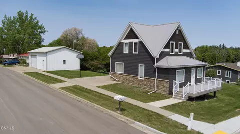 204 7th St N, New Salem, ND 58563