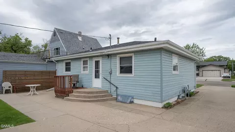 419 14th St, Bismarck, ND 58504 photo 4
