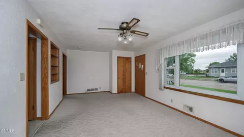 419 14th St, Bismarck, ND 58504 photo 8