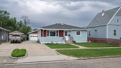 419 14th St, Bismarck, ND 58504