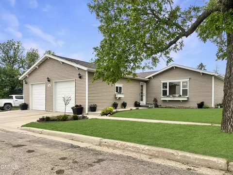 209 S Dakota St, Tioga, ND 58852