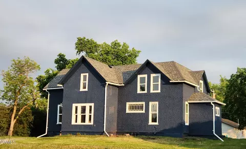 465 4th St NW, Valley City, ND 58072