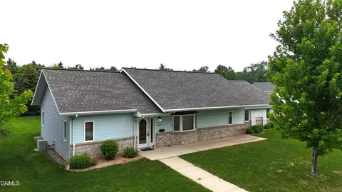 821 Aspen Dr, Oakes, ND 58474