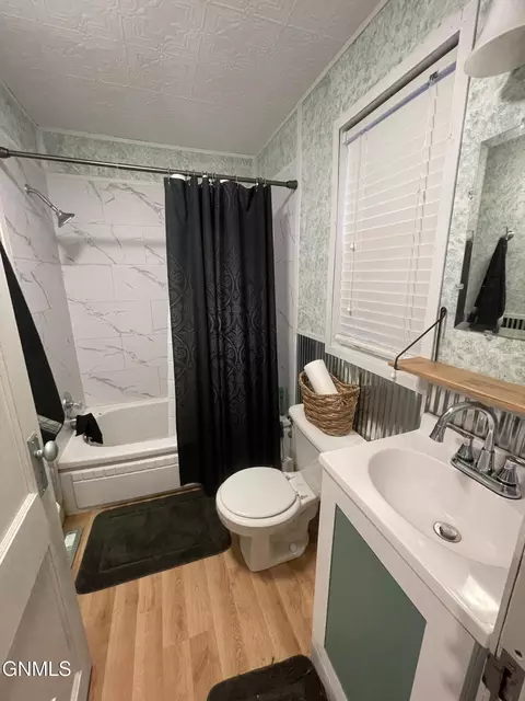Bath - 103 1st Ave E, Zap, ND 58580 photo 1 of 1