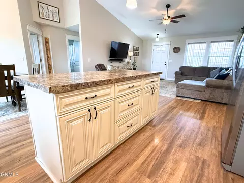 13344 Yellowstone Meadow St, Williston, ND 58801 photo 11